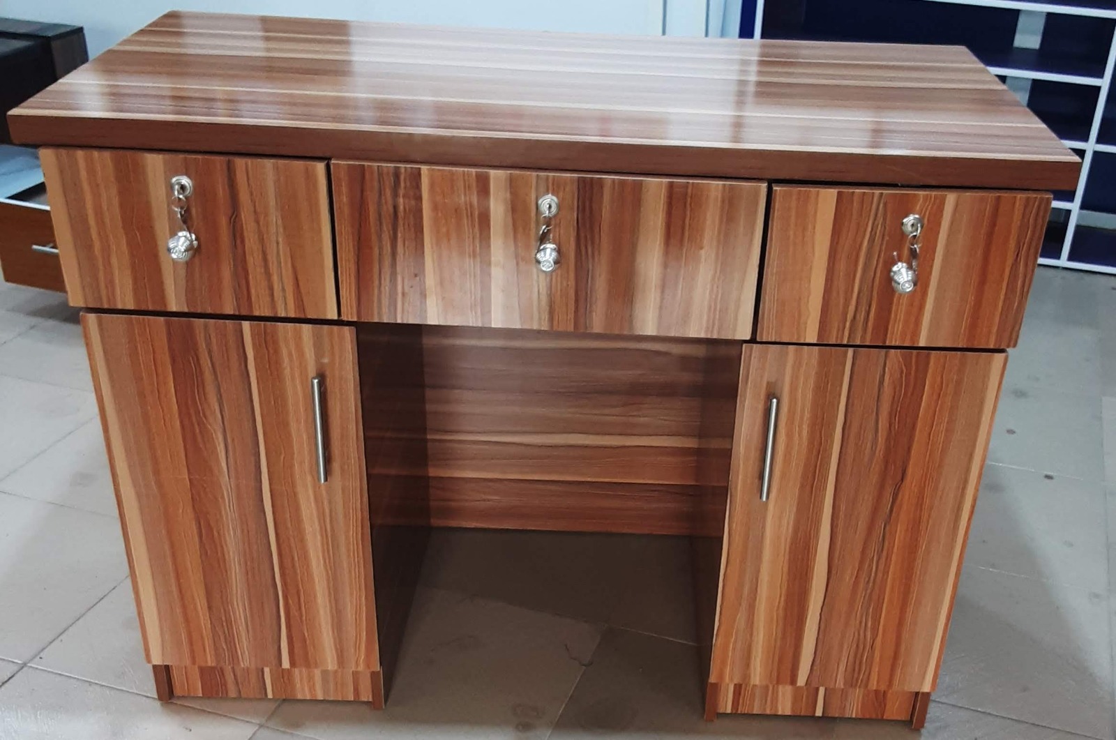 Office Desks & Workstations